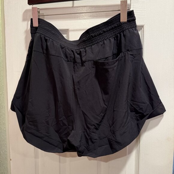 Lululemon Shorts Size 12 - Picture 1 of 2